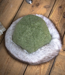 Diamond twill wool hat with white fur and linen lining